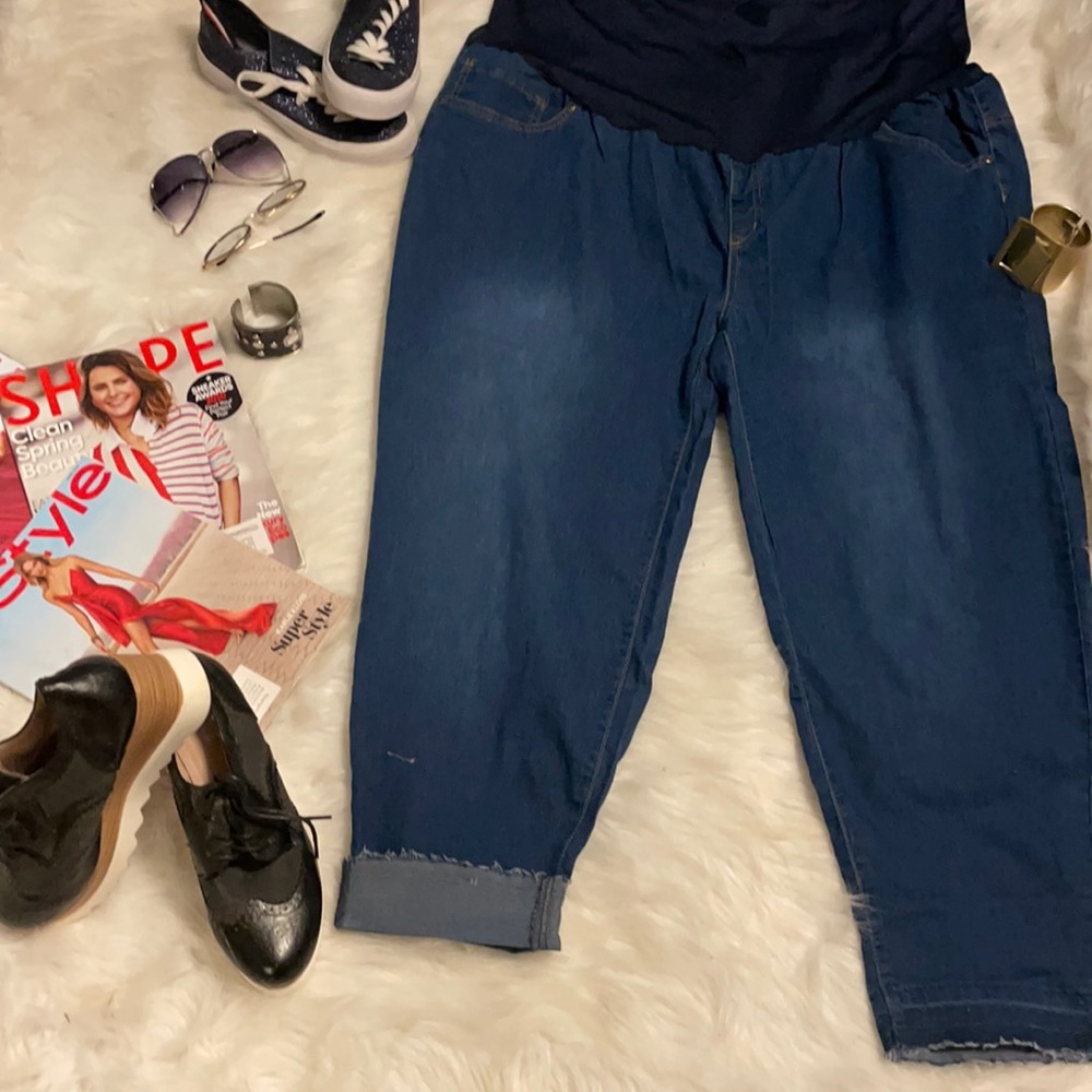 MATERNITY PLUS SIZE JEANS
